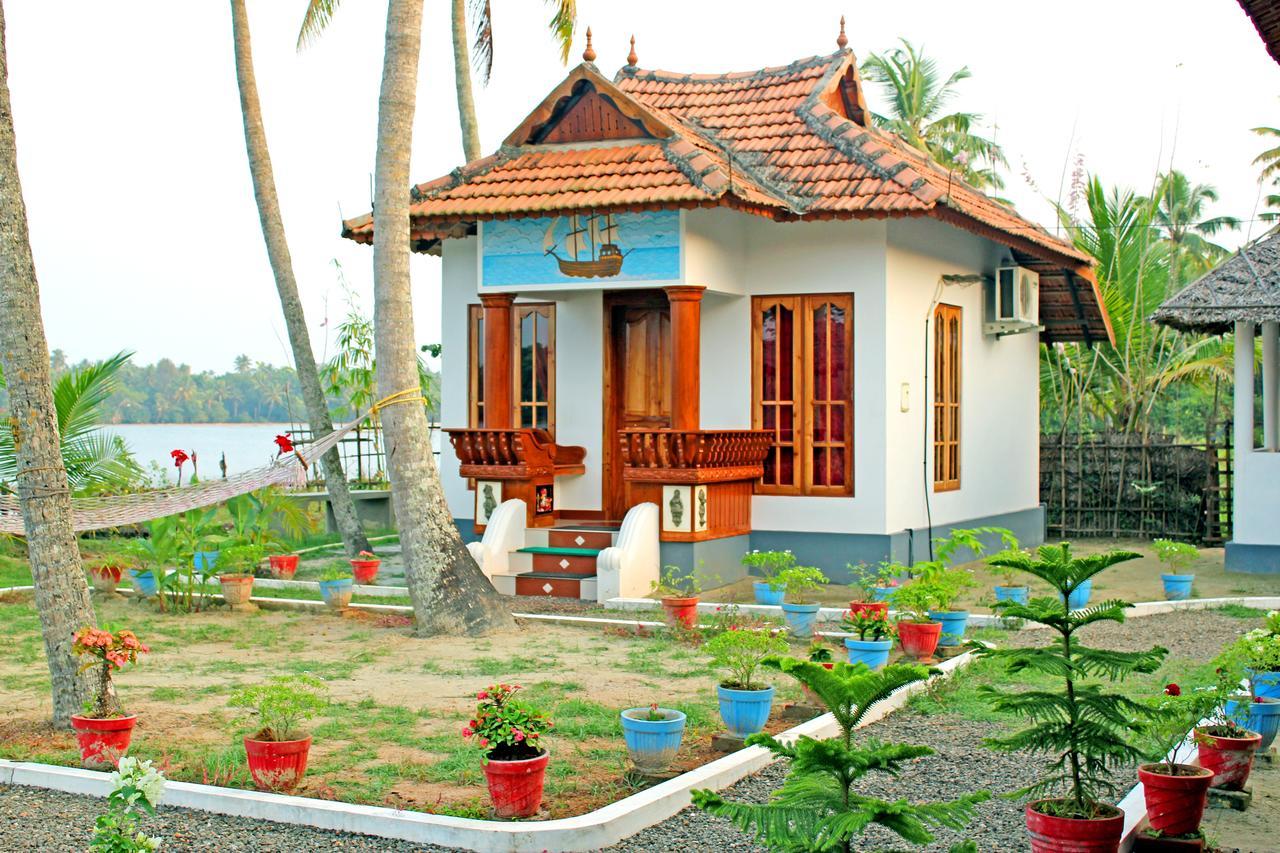 Breeze Backwater Homes Коччи Номер фото