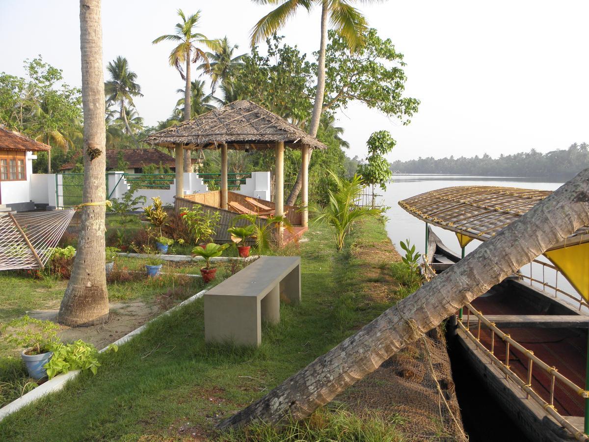 Breeze Backwater Homes Коччи Экстерьер фото