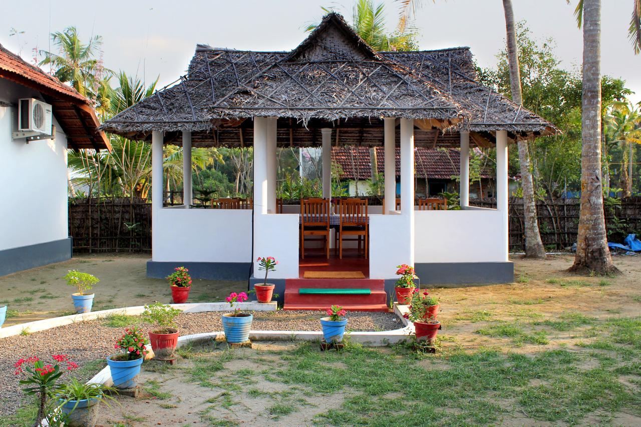 Breeze Backwater Homes Коччи Экстерьер фото