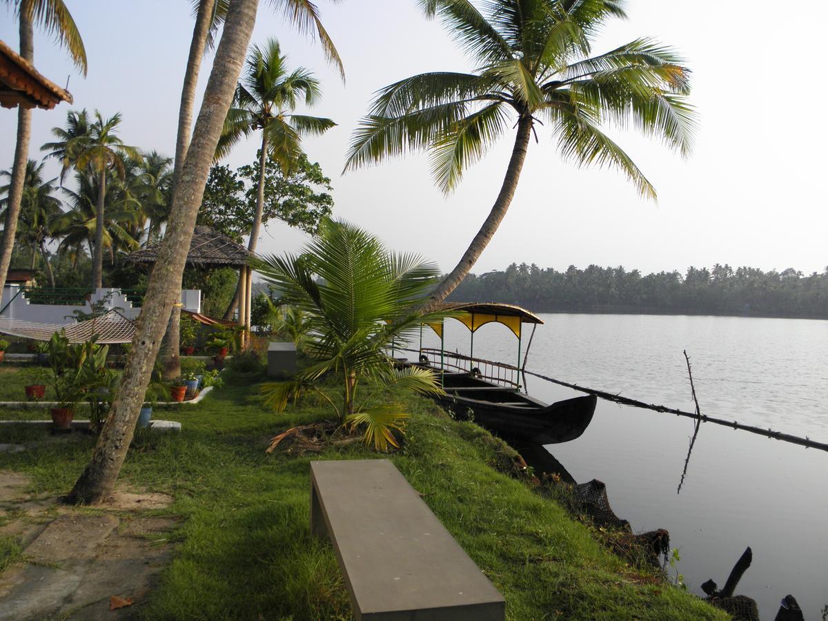 Breeze Backwater Homes Коччи Экстерьер фото